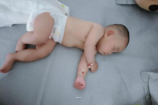 中国澳门宝宝拉屎有黑色颗粒