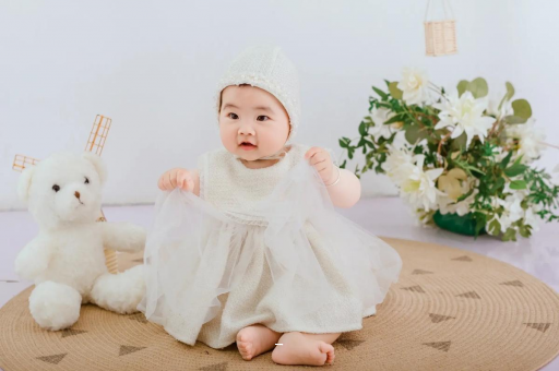 中国澳门宝宝几个月抬头