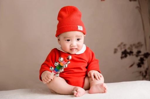 中国澳门六个月宝宝总是摇头